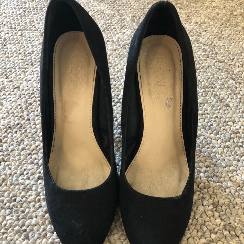 Black forever 21 suede black pumps